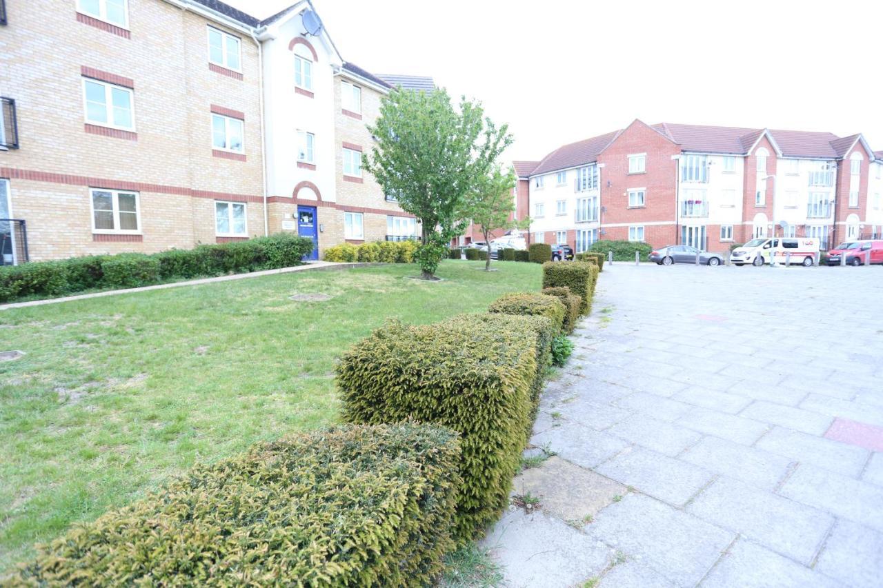 2 Bedroom Apartment Thamesmead  Exterior photo