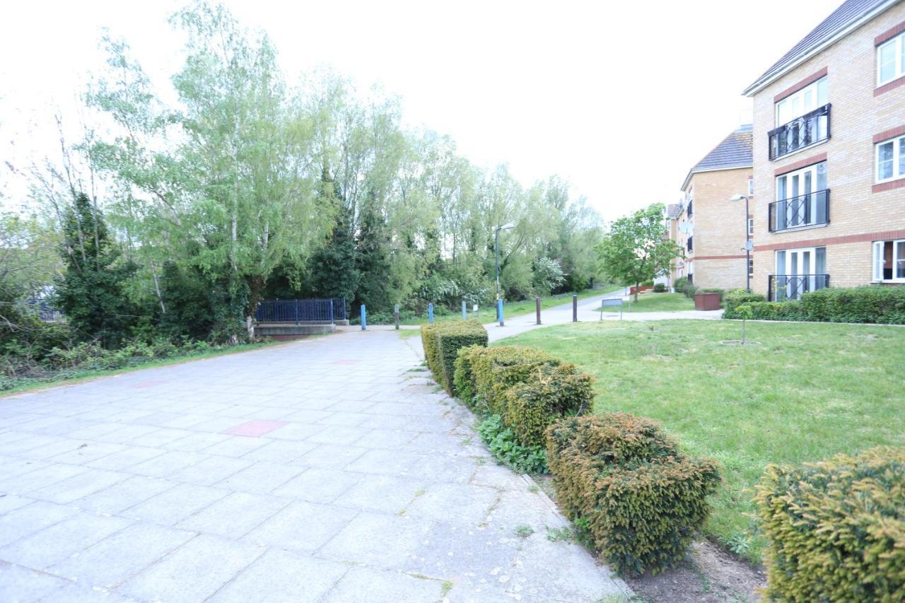 2 Bedroom Apartment Thamesmead  Exterior photo